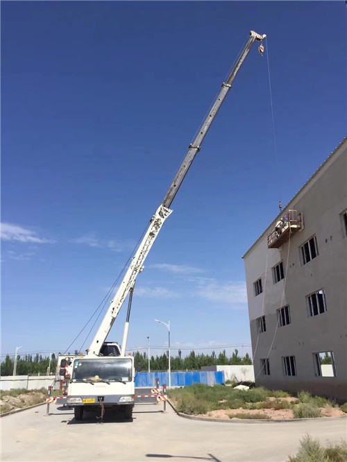 白山市“轻装强干”—— 吊车的 “轻量化臂架” 技术